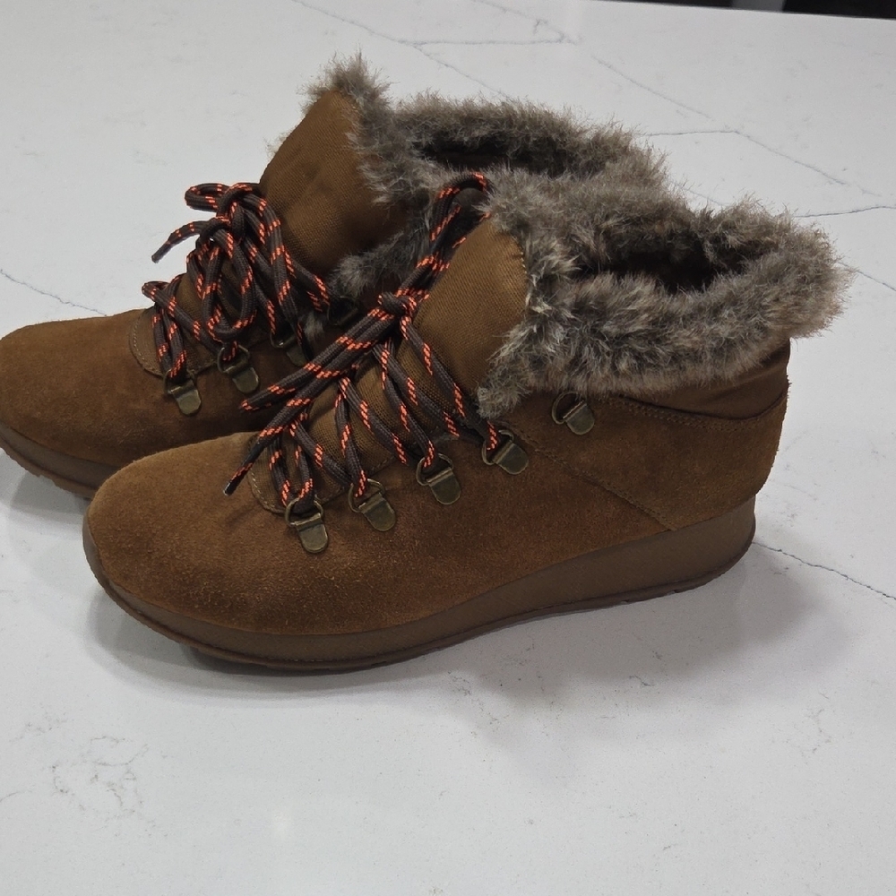 BareTraps Tan Fur-Lined Winter Boots Sz8 Gentle Used Extra Laces Lesther Upper